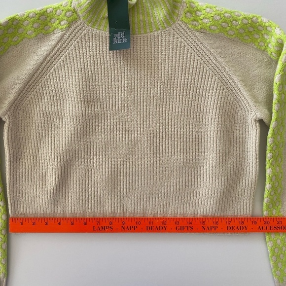 NWT‎ Wild Fable Womens Cropped Sweater Size Small Cream Floresent Green Stripe - Picture 4 of 11